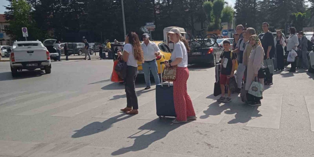 Tren Garı’nda bayram tatili hareketliliği