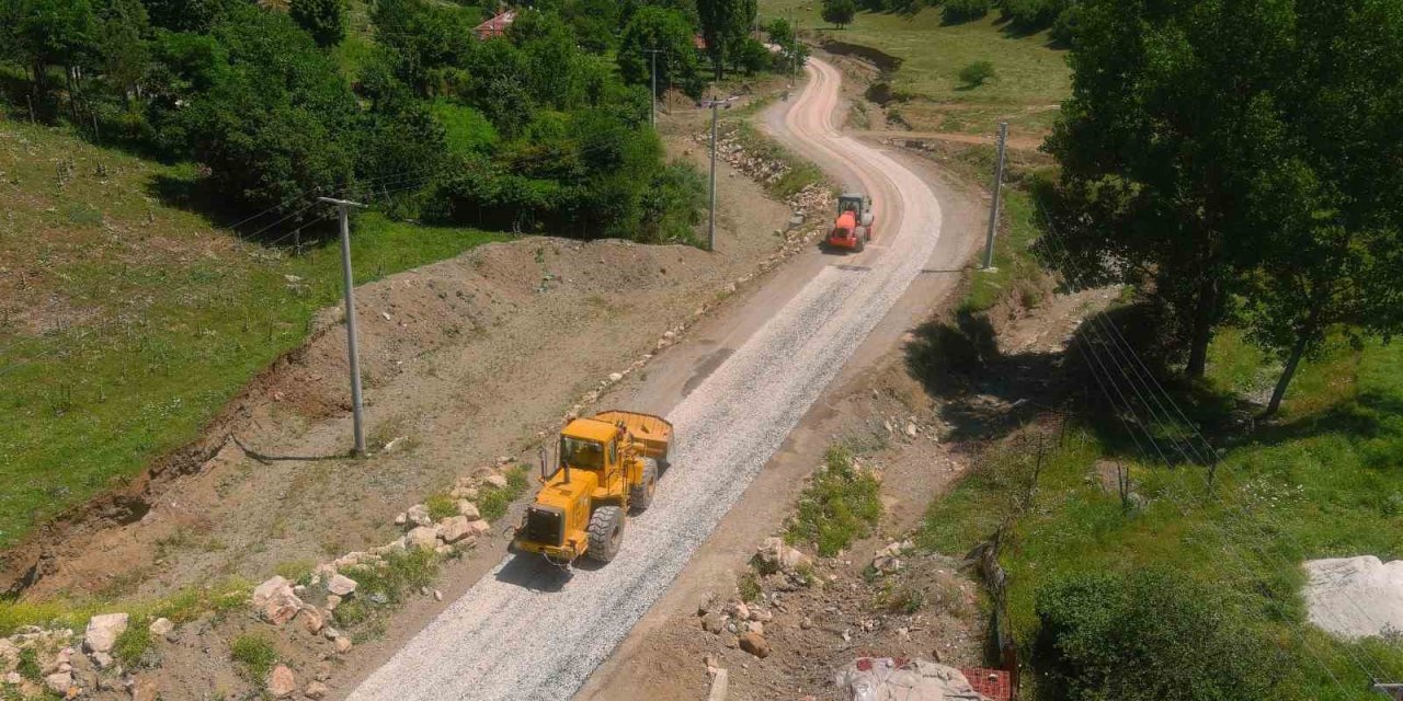 Bozüyük’te yol düzenleme çalışmaları devam ediyor