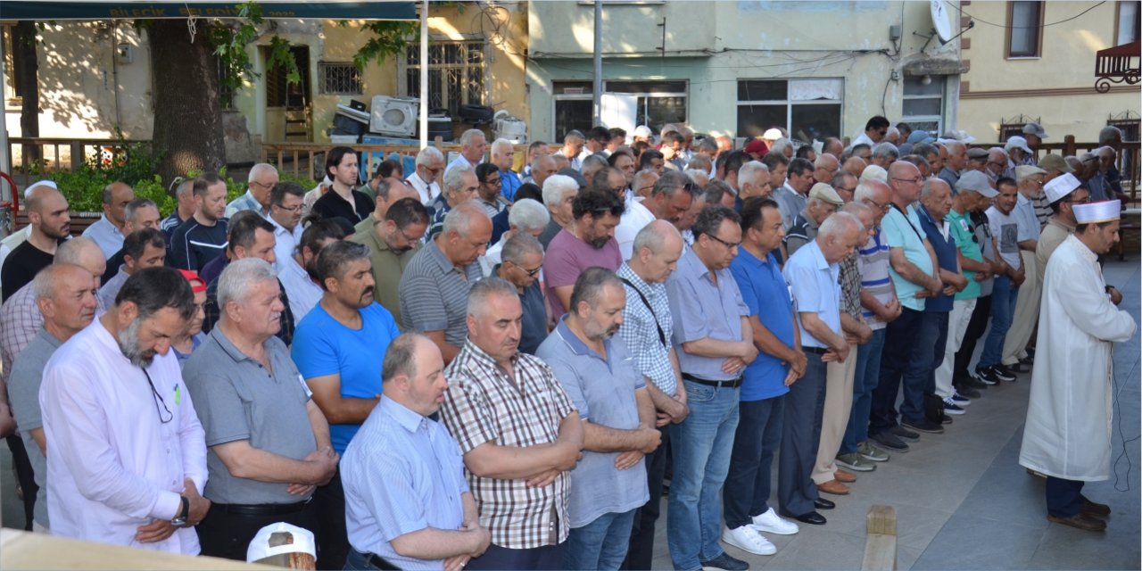 İsmail Özer için gıyabi cenaze namazı kılındı