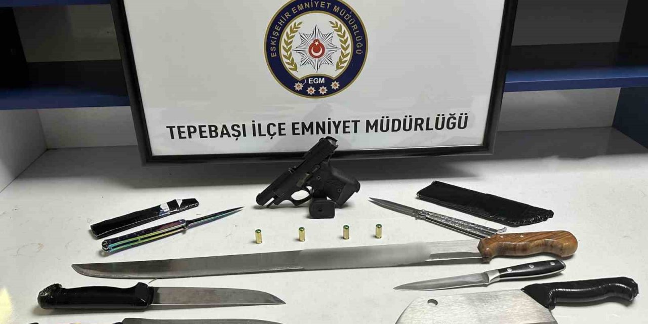 Polis 7 kesici alet ve 1 ruhsatsız kurusıkı tabanca buldu