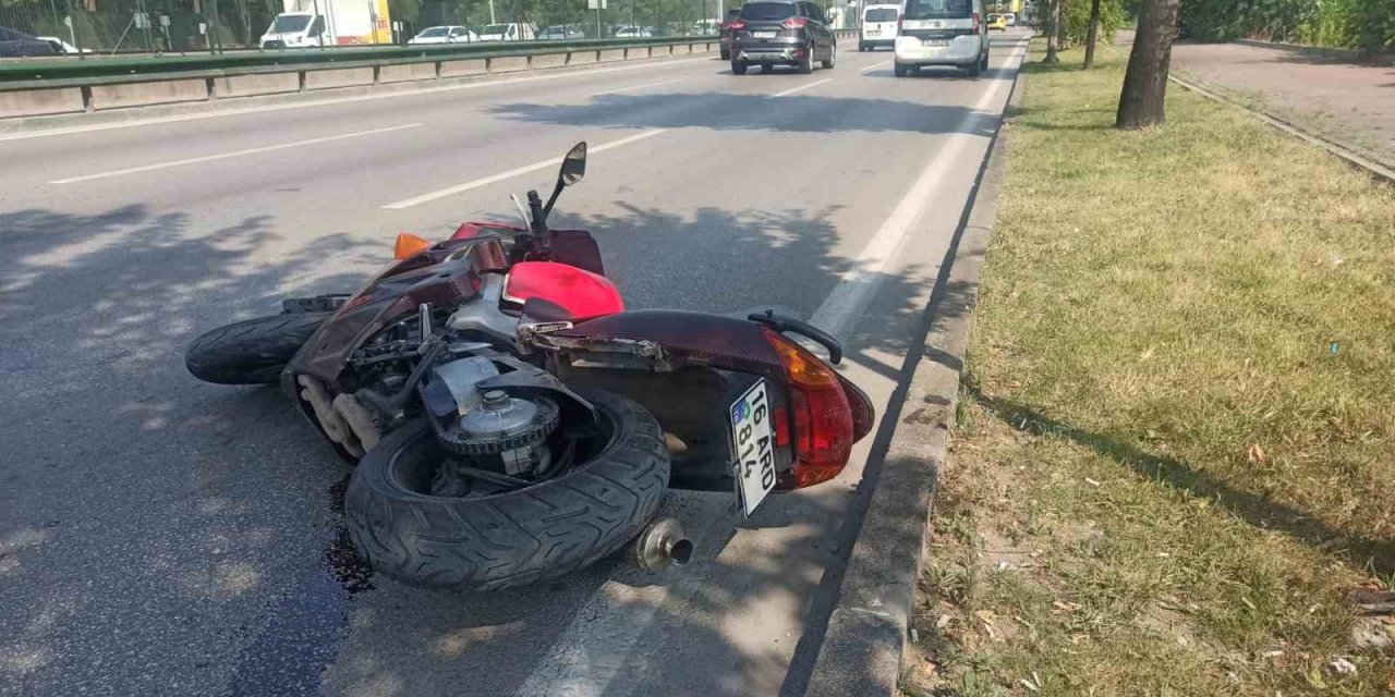 Ağaca çarpan motosiklet sürücüsü hayatını kaybetti