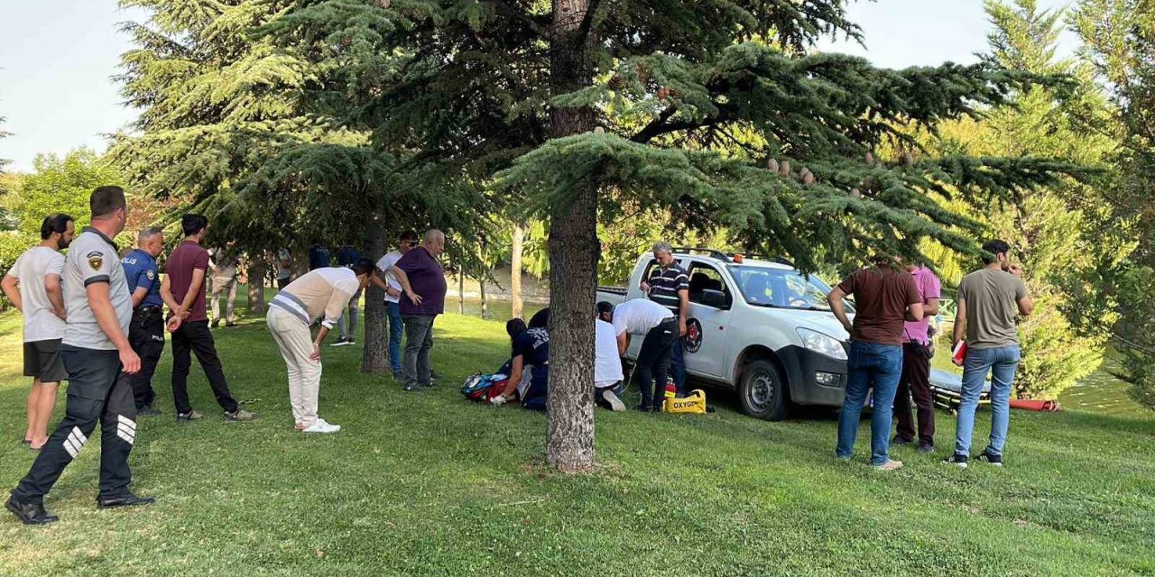 Boğulma tehlikesi geçiren genç 50 dakikalık müdahale ile hayata döndü