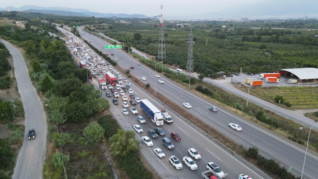 Bursa’da peş peşe iki kaza: 8 yaralı