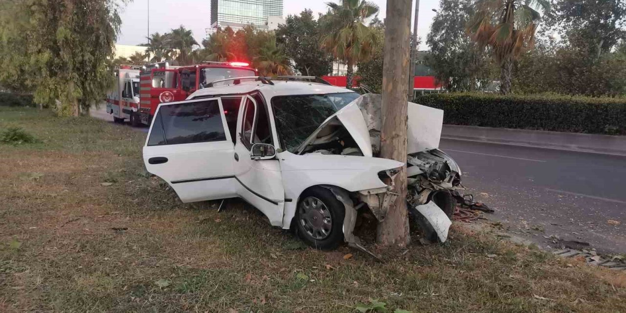 Satılık Araçla Ağaca Çarpan Sürücü Hayatını Kaybetti