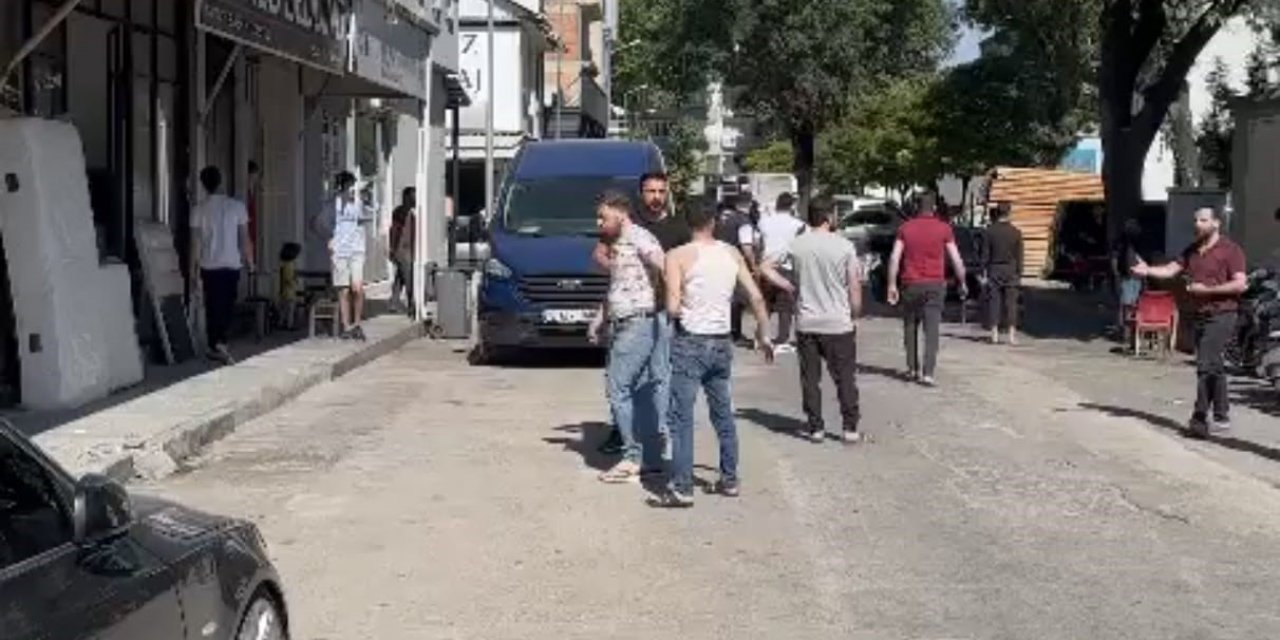 Amcasının Oğlunu Bıçakla Yaraladı