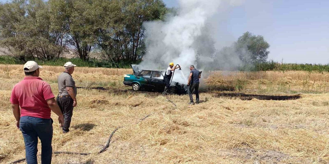 Araçta Çıkan Yangın Korkuttu