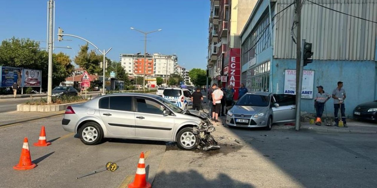 Bozüyük’te İki Otomobil Çarpıştı: 2 Yaralı