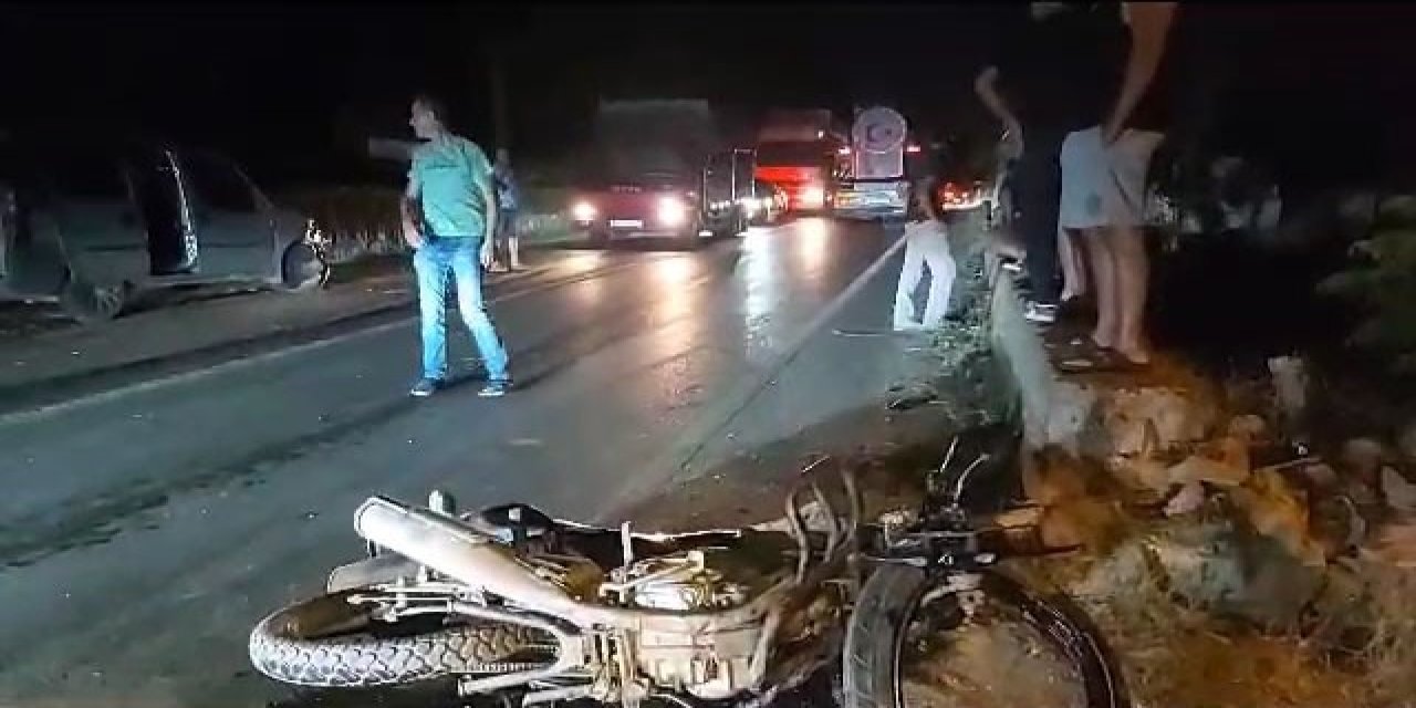 Hafif Ticari Araç Motosikletle Kafa Kafaya Çarpıştı: 1 Yaralı