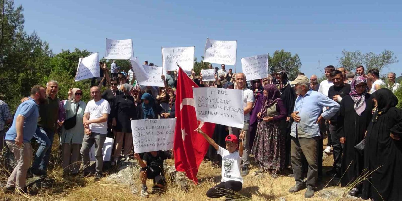 Köy Sakinleri Eylem Yaptı...köylerinde Mermer Ocağı İstemiyorlar