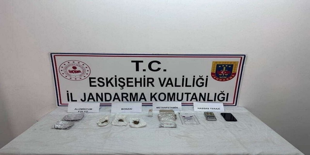 Şüpheli Araçta Farklı Türlerde Uyuşturucu Madde Ele Geçirildi