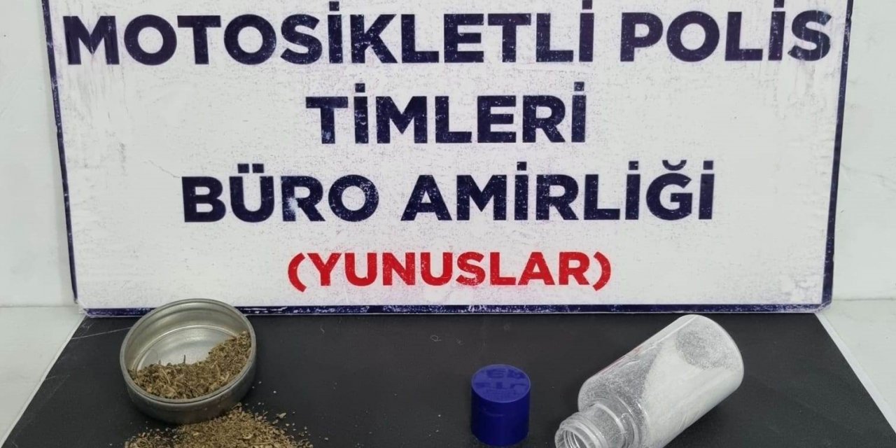 2 Kişinin Üzerinde Uyuşturucu Ele Geçirildi