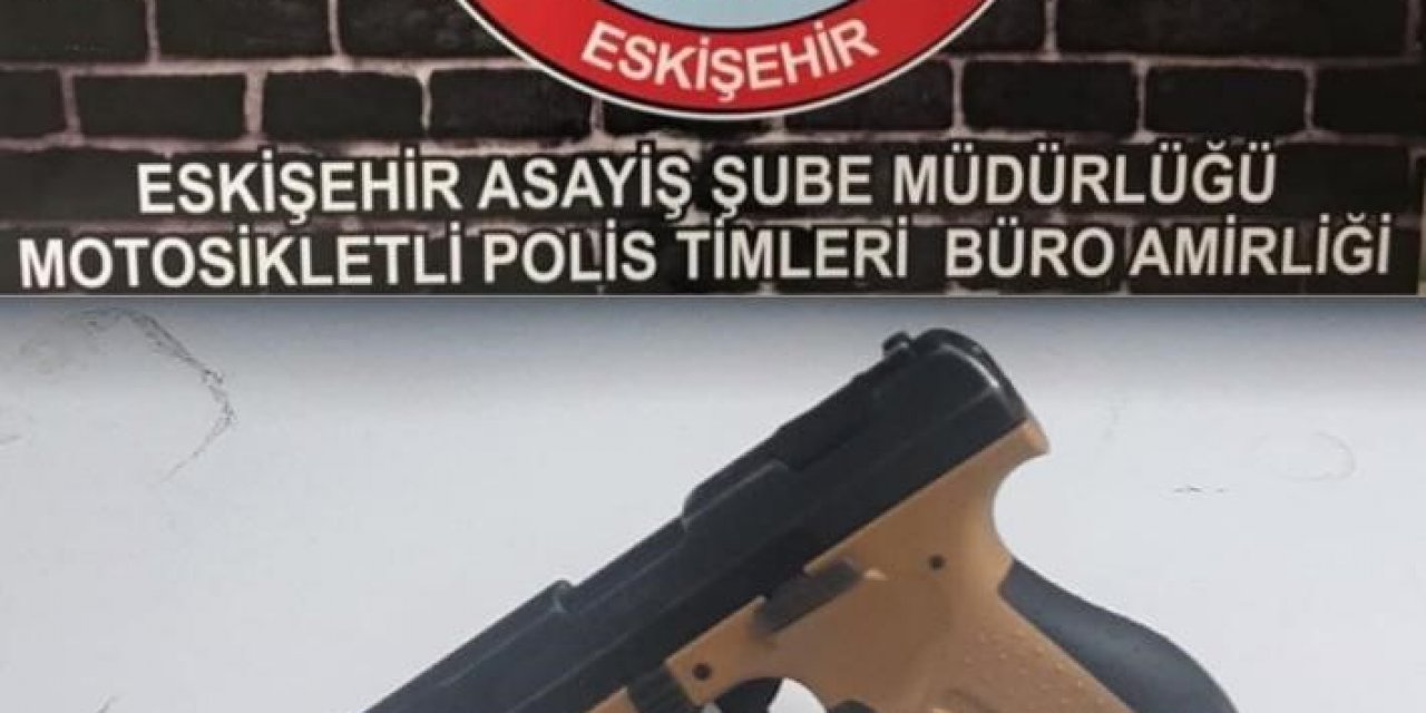 8 Şüpheli 3 Tabanca, Uyuşturucu Madde Ve Çalıntı Motosiklet İle Yakalandı