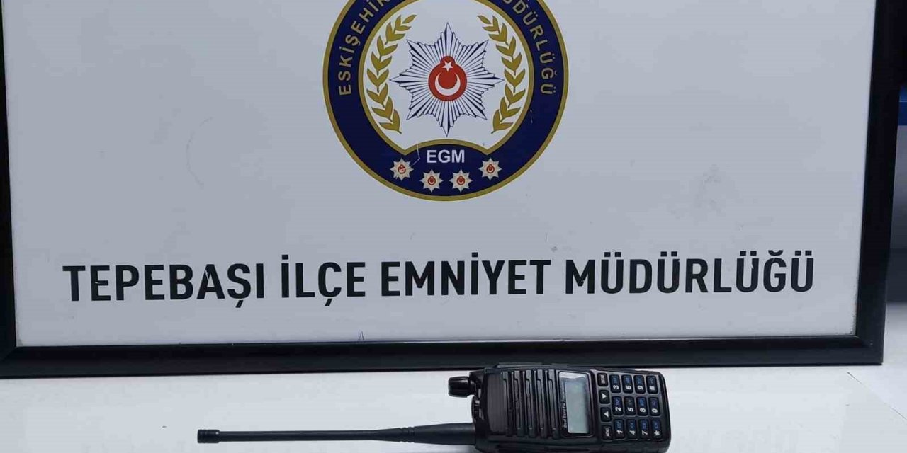 Alkollü Ve Ehliyetsiz Sürücünün Aracında Telsiz Ele Geçirildi