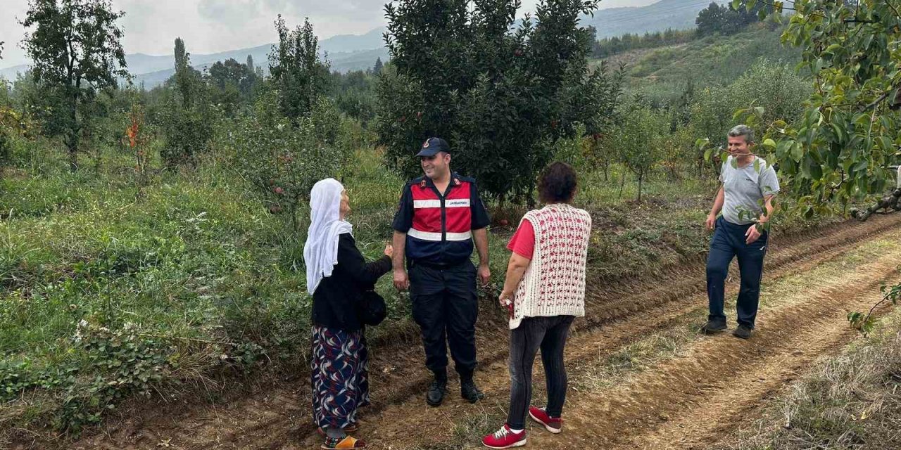 Bağ Evinde Kaybolan Yaşlı Kadını Jandarma Ekipleri Buldu