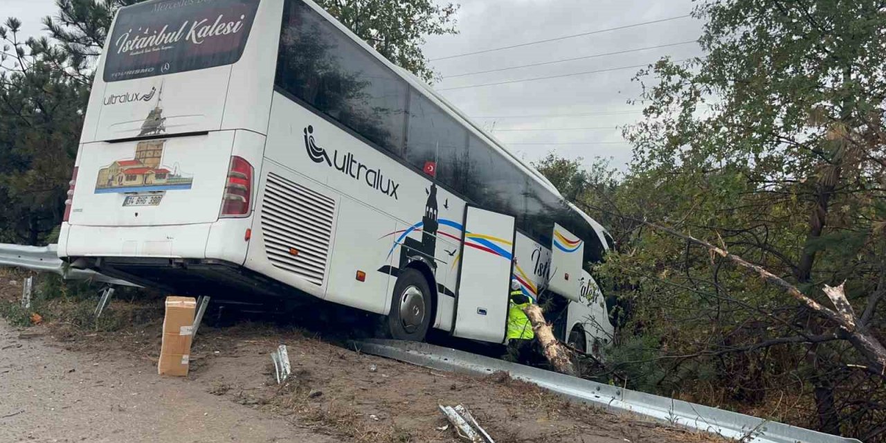 Bursa’da Yolcu Otobüsü Şarampole Uçtu: 2 Yaralı