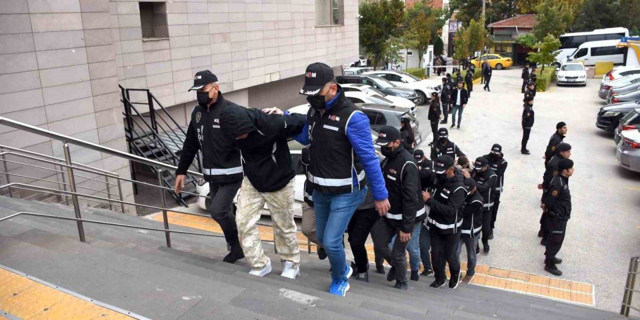 Kafes Operasyonu’nda Yakalanan 12 Şüpheli Adliyeye Sevk Edildi