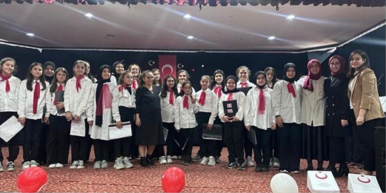 Dursun Fakıh İmam Hatip Ortaokulu'ndan anma programı