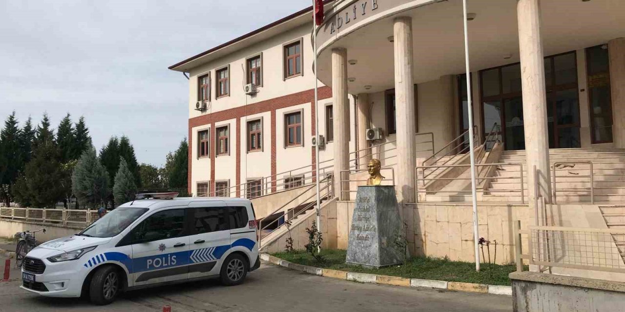 Cadde Ortasında Husumetlisini Silahla Vurarak Yaralayan Şahıs Tutuklandı