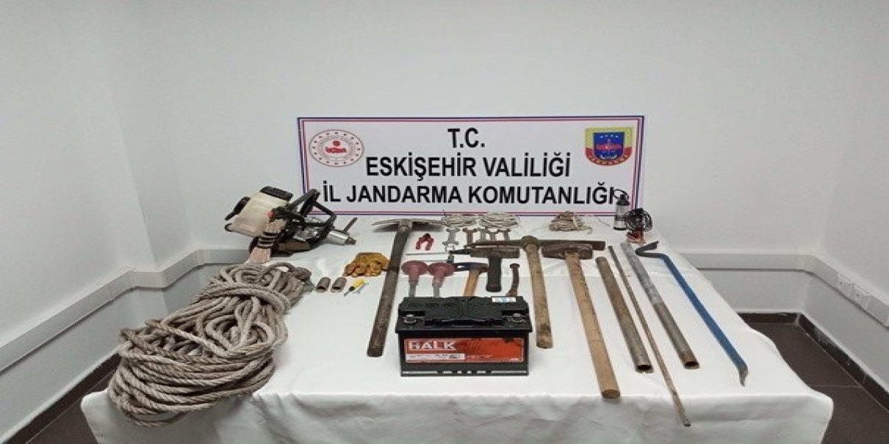 Jandarma Kaçak Kazıya Geçit Vermiyor