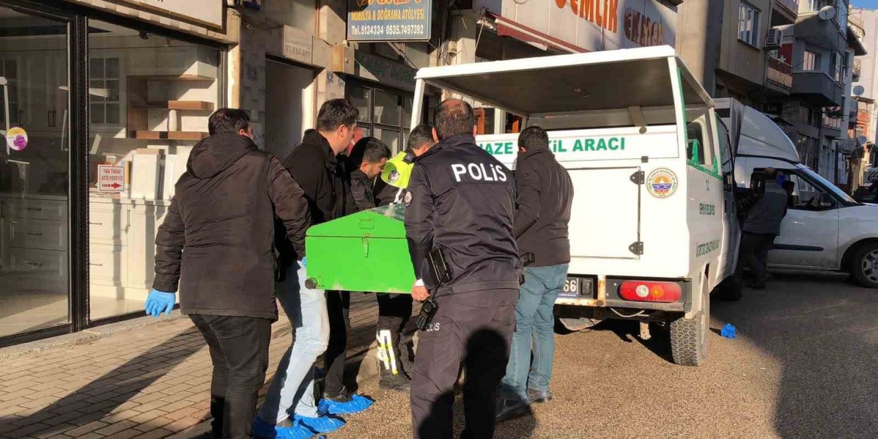 Yabancı Uyrukluların Kaldığı Evde Bıçaklı Kavga: 1 Ölü, 2 Yaralı