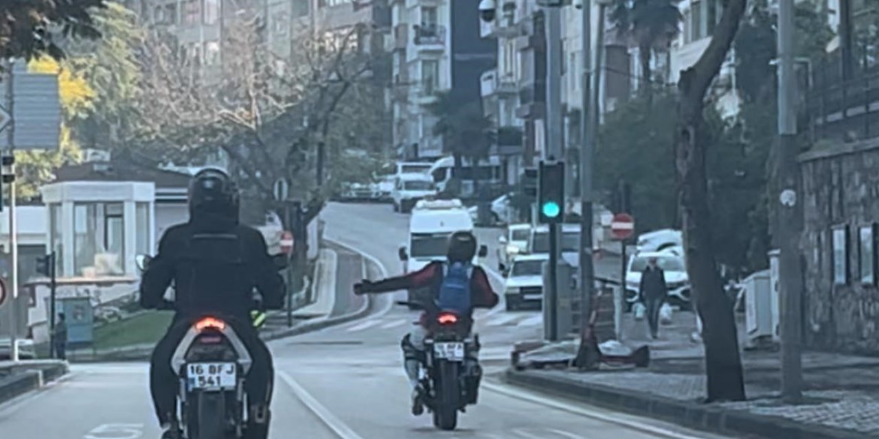 Motosiklet Üzerinde Dans Edip Trafiği Tehlikeye Attı Cezadan Kaçamadı