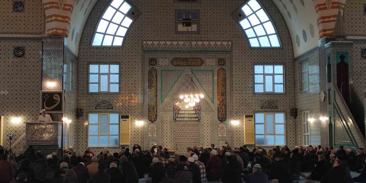 Camilerde Şehitler İçin Dua Edildi