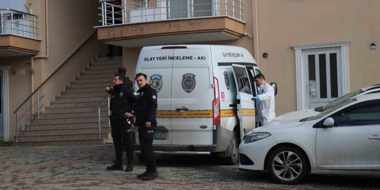 Cinnet Geçiren Polis Aile Fertlerini Vurduktan Sonra İntihar Etti: 3 Ölü, 1 Yaralı