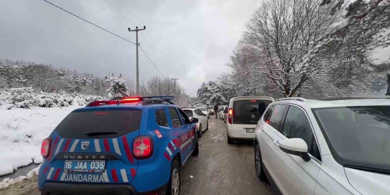 Jandarma Ekipleri Yolda Kalan Araçlar İçin Seferber Oldu