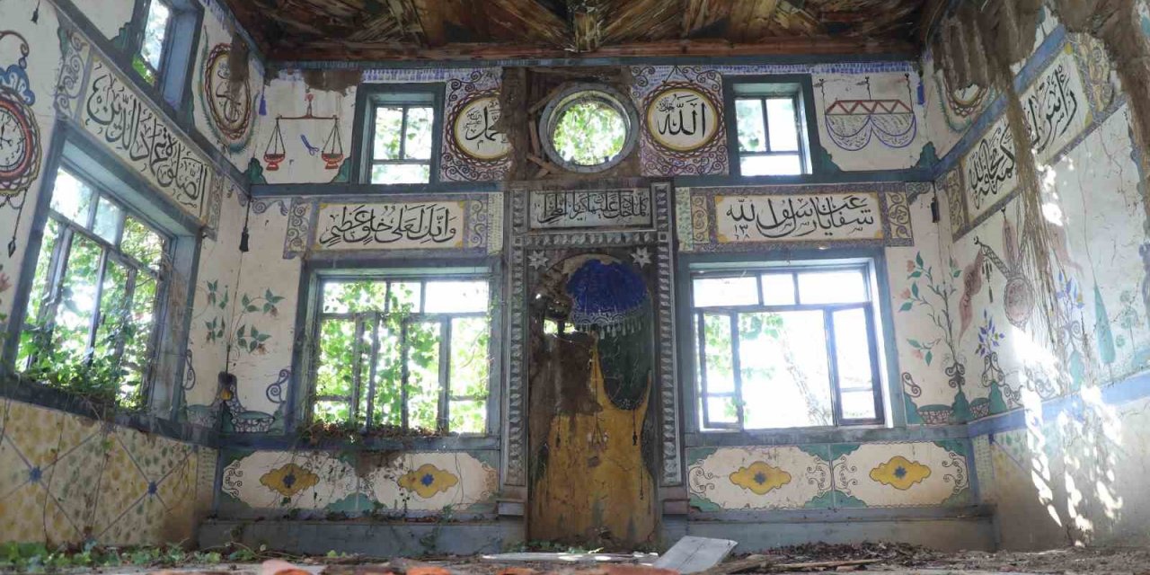 100 Yıllık Cami De Kendi Haline Terk Edilmişti, Harekete Geçildi