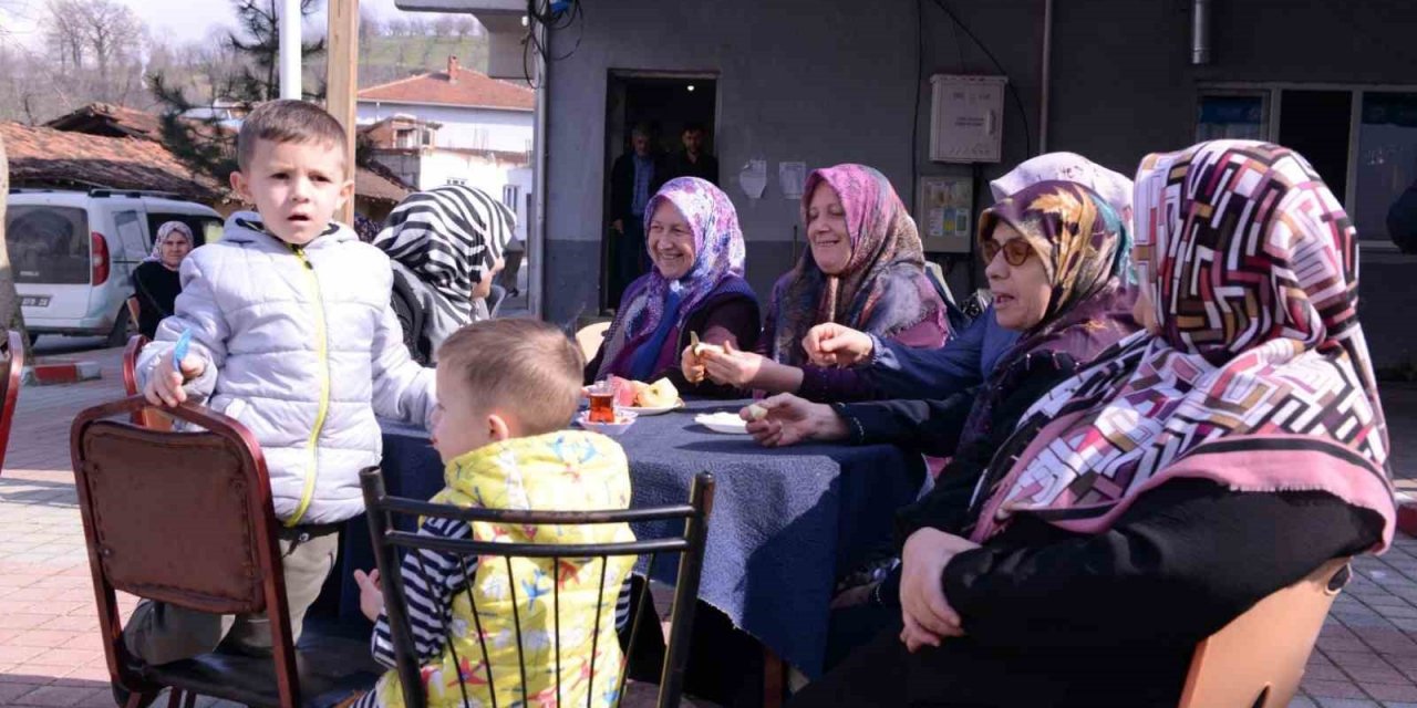 Bu Köyde Erkeklere Sokağa Çıkma Yasağı