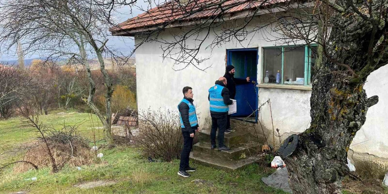 İhtiyaç Sahiplerine Yardım Kolisi Dağıtıldı