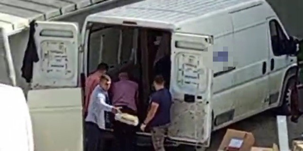 Kargo Çalışanlarının Pes Dedirten Çalışma Yöntemi: Paketleri Böyle Fırlattılar