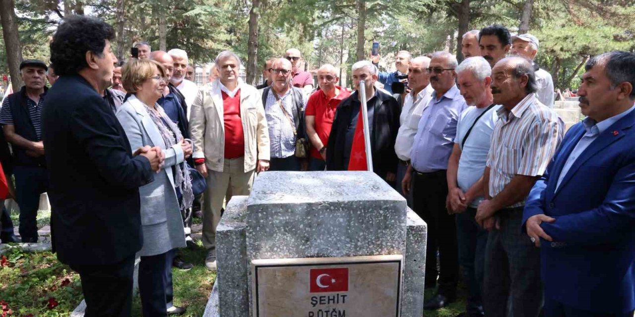 37 Yıl Önce Şehit Olan Komutanlarının Mezarını Ziyaret Ettiler