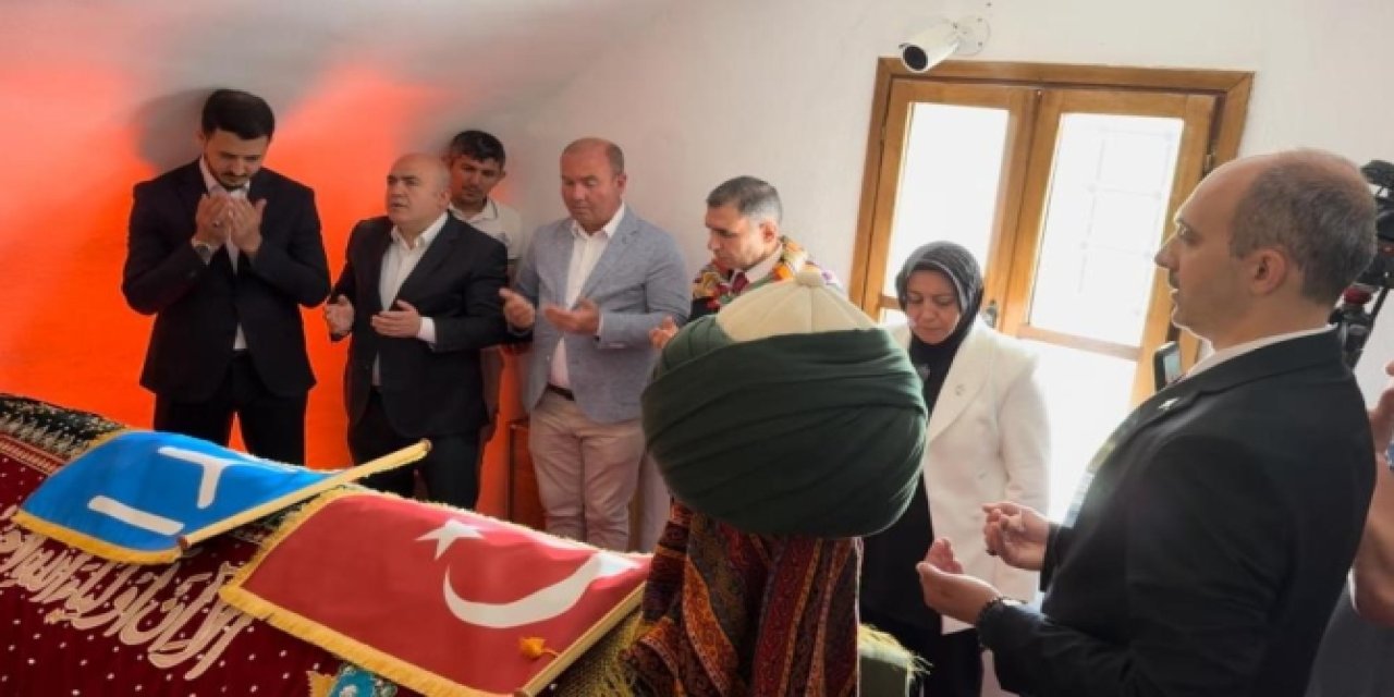 İmam-ı Azam Hazretleri'nin türbe örtüsü, Şeyh Edebali Türbesi’ne serildi