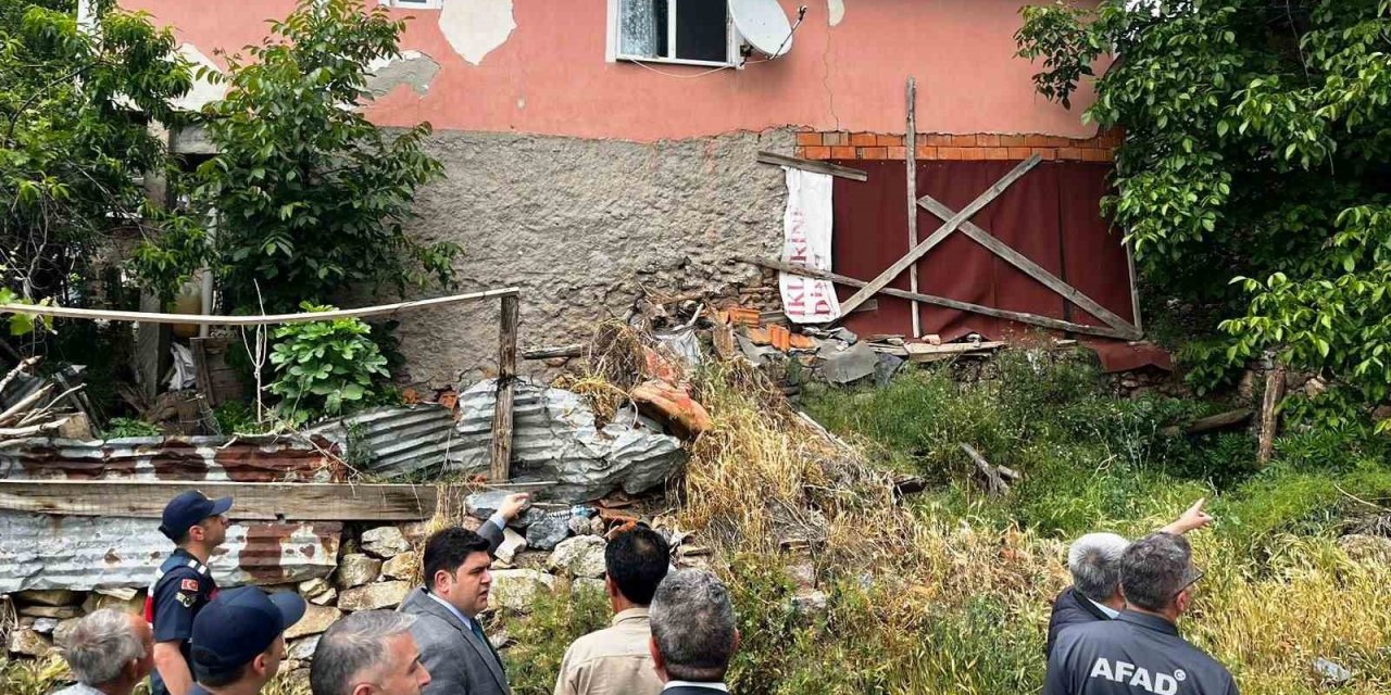 Heyelan Nedeniyle Yıkılması Gereken Binalar Yerinde İncelendi