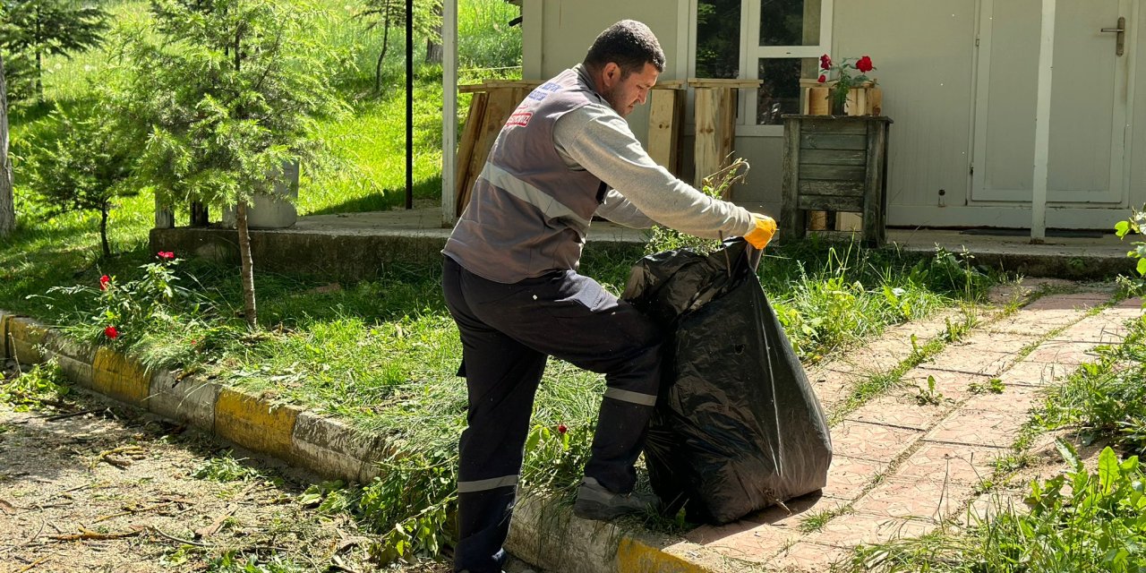 Mezarlıkta Temizlik ve Bakım Çalışmaları