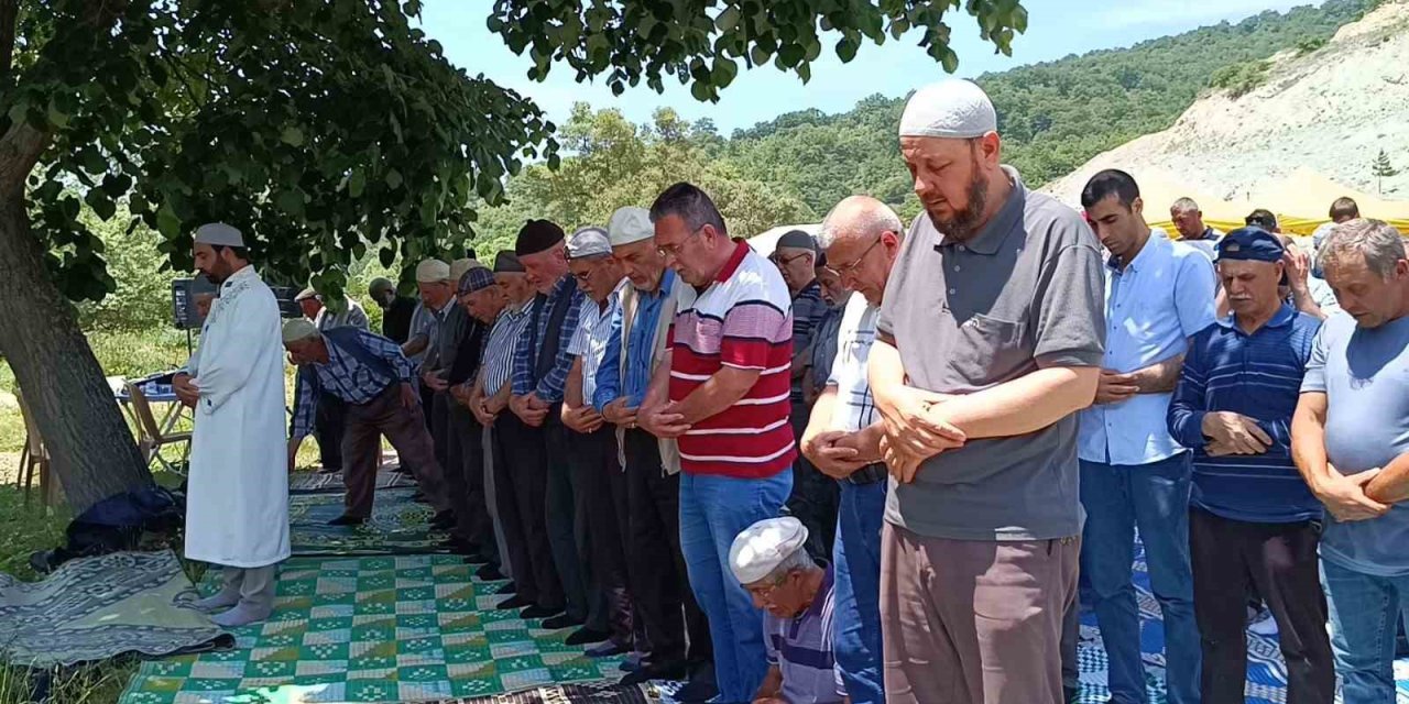 30 Yıl Aradan Sonra İlçe Halkı Şükür Duasında Buluştu