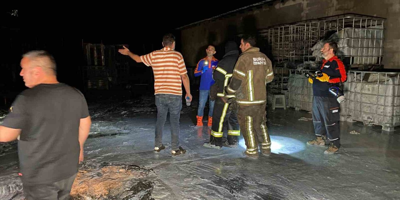 Boya Fabrikasında Yangın: 3 Kişi Kimyasaldan Etkilendi