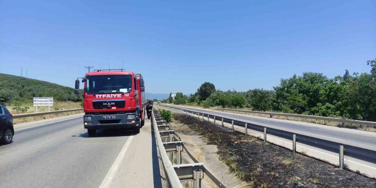 Araçtan Atılan Sigara İzmariti Yangın Çıkardı