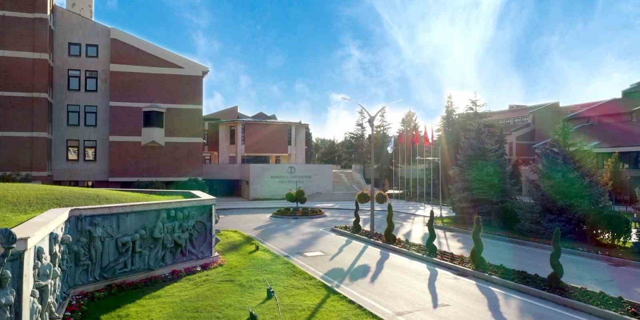 Anadolu Üniversitesi Tasarrufta Dikkat Çekiyor