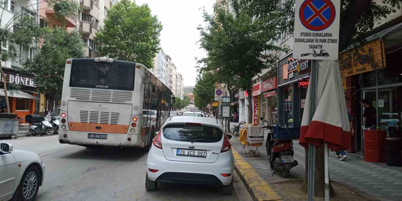 Esnaf Trafik Kurallarının Sürekli İhlal Edilmesine Tepki Gösterdi