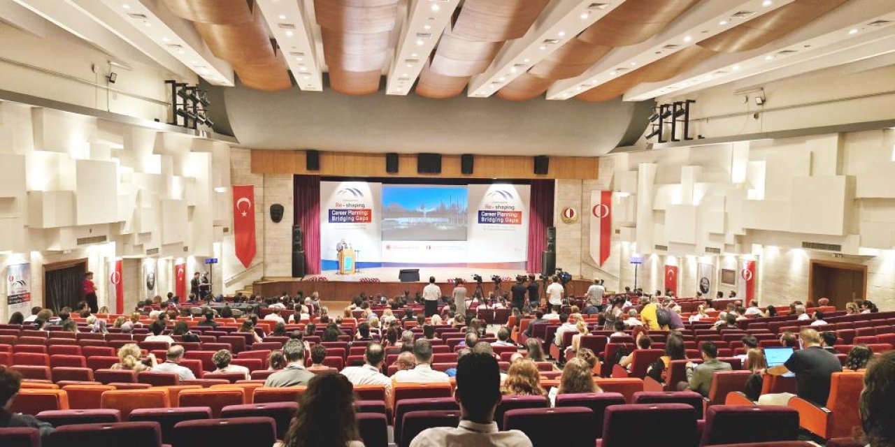 BŞEÜ "Re-Shaping Career Planning" konferansına katıldı