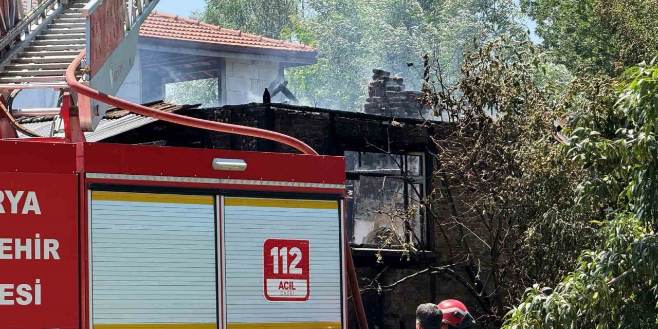 Bahçeye Atılan Sigara İzmariti Yangına Sebep Oldu