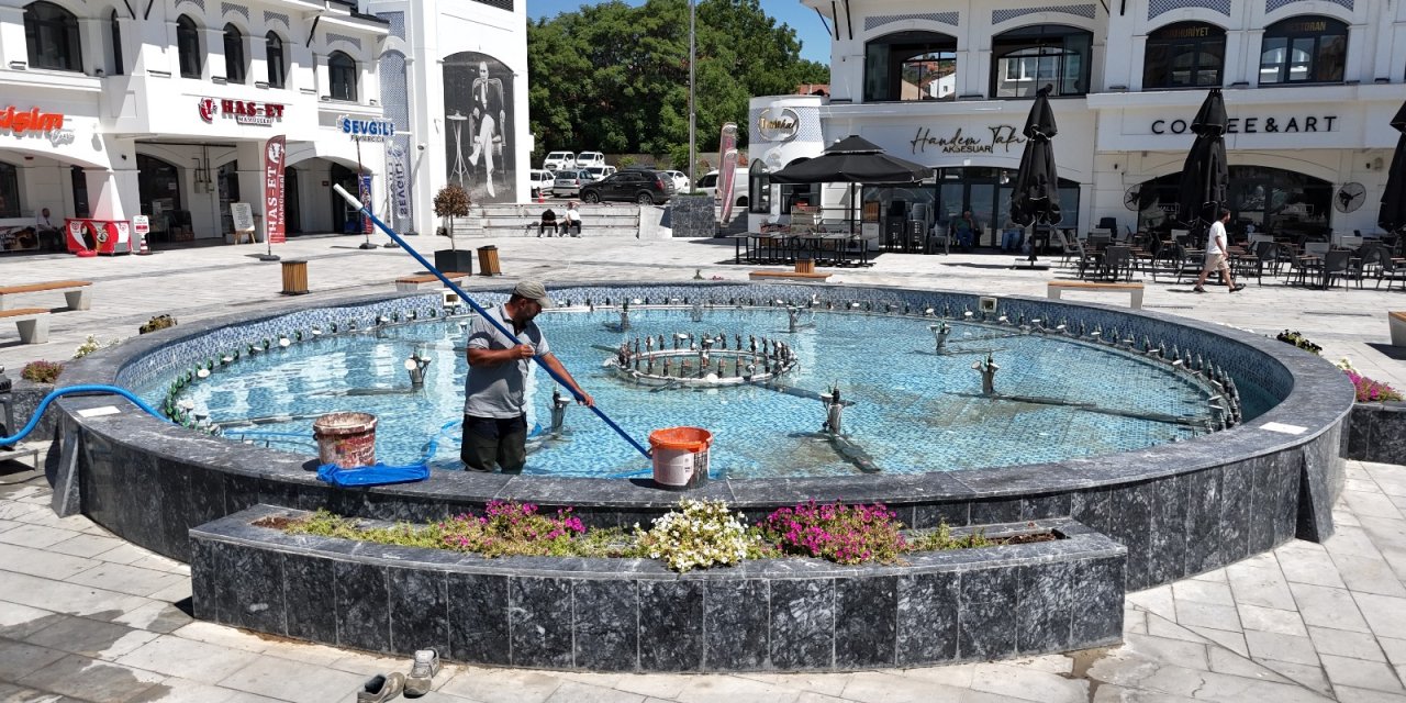 Dekoratif Havuzda Bakım Çalışmaları