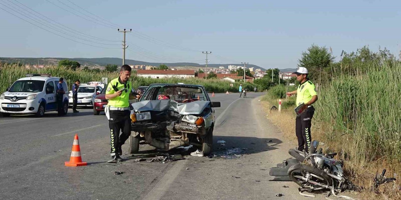 Otomobil İle Motosiklet Çarpıştı