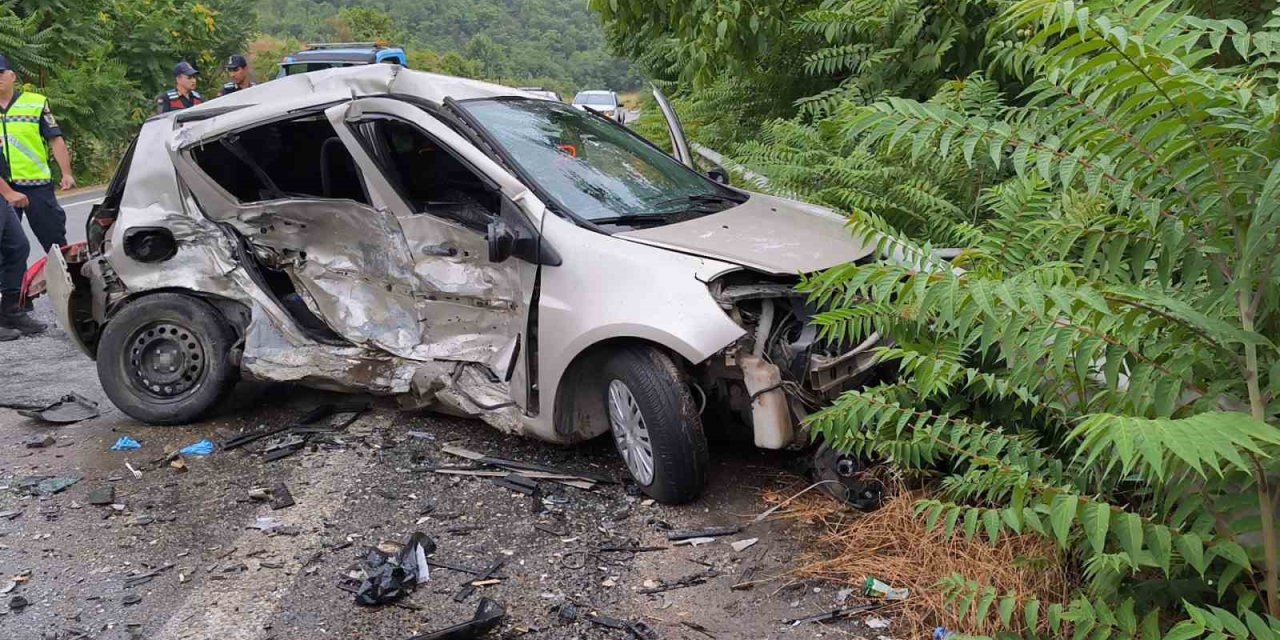 Kayganlaşan Yolda Trafik Kazası: 1 Ölü, 3 Yaralı