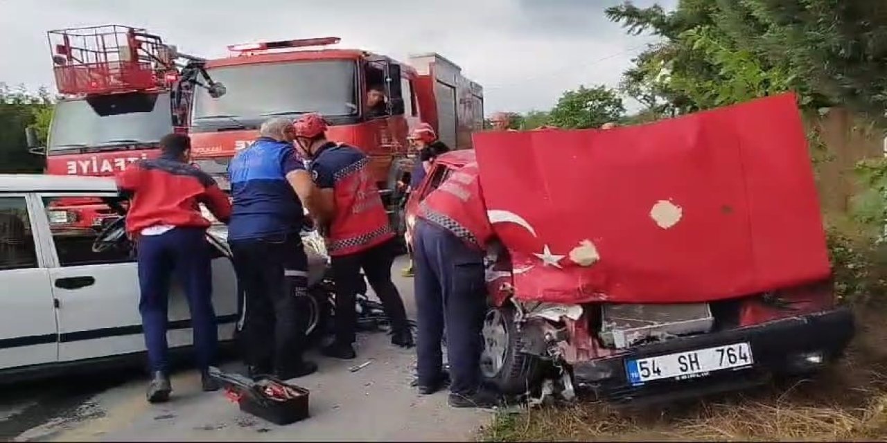 İki Araç Kafa Kafaya Çarpıştı: 3 Yaralı