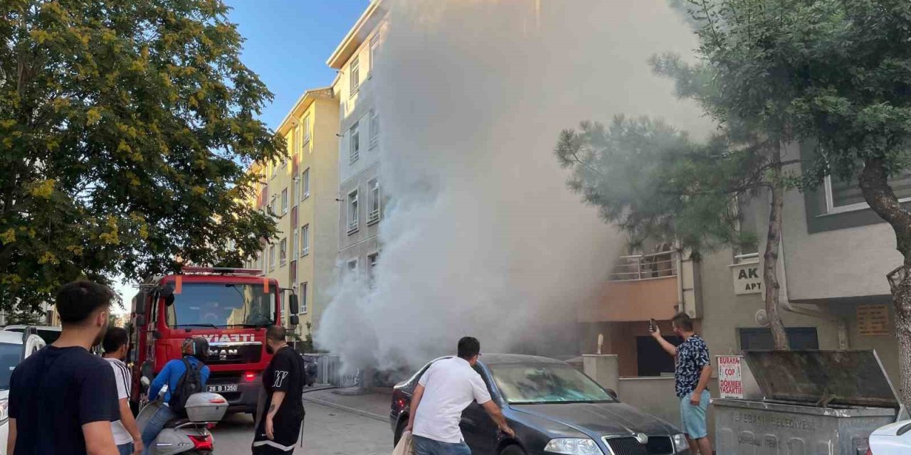 Garajda Çıkan Yangın Sonrası Araçlar Kullanılamayacak Hale Geldi