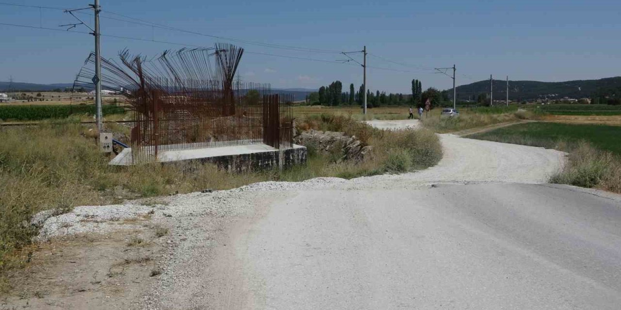 Köy Sakinleri Yol Problemlerinin  Çözüme Kavuşturulmasını İstiyor