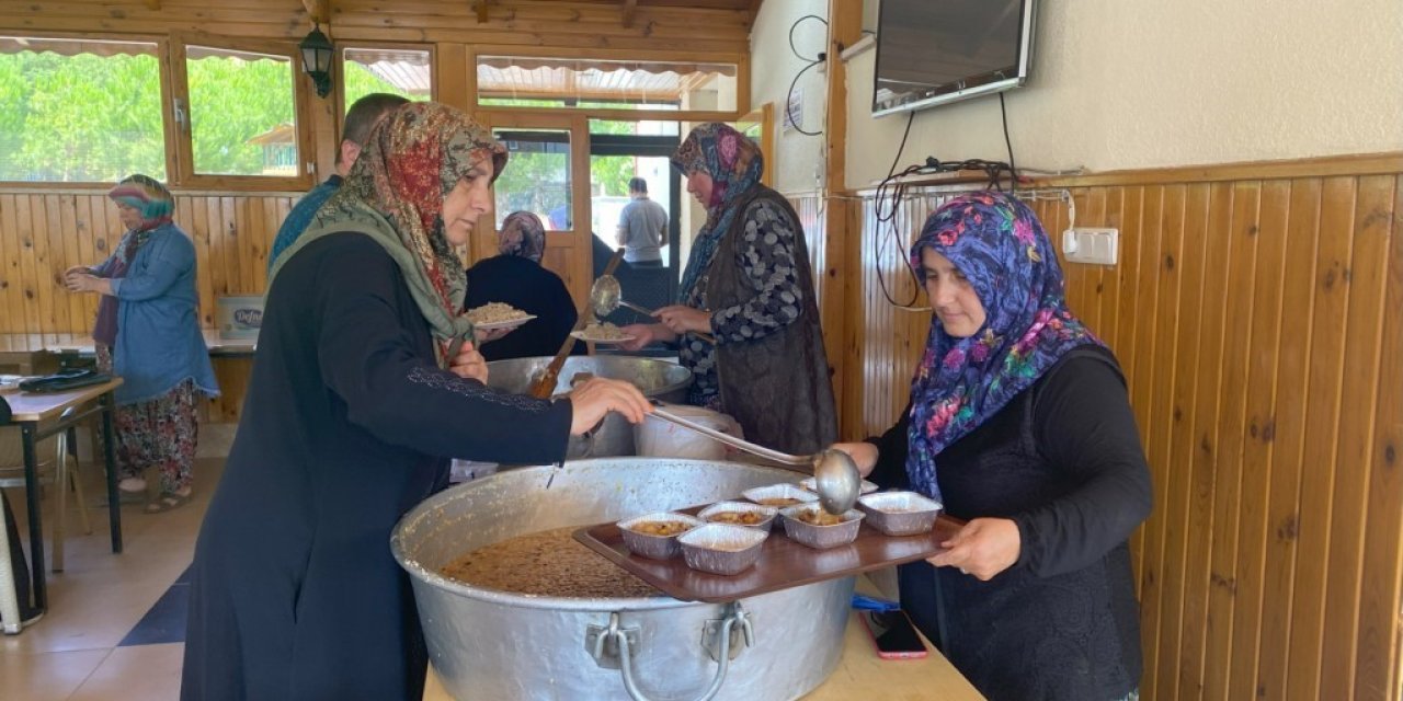 Gölpazarı Öğretmenevi Müdürlüğü’nden Aşure İkramı